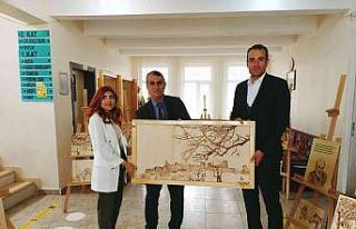 Adilcevaz’da ahşap yakma sanatı ilgi görüyor
