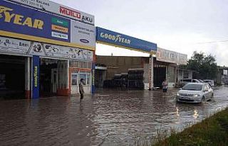Afyonkarahisar’da sağanak yağış hayatı olumsuz...