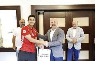 Ağrılı özel sporculardan Vali Varol’a ziyaret
