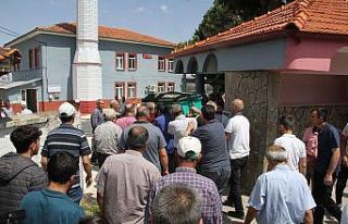 Ailesi uyurken evi yakan baba defnedildi