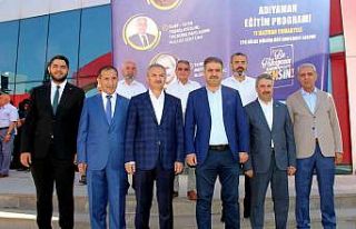 AK Parti mahalle ve köy başkanlarını eğitime...
