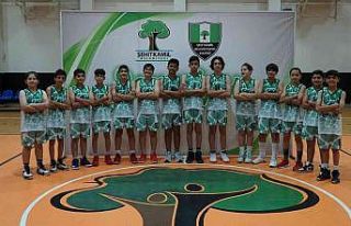 Akademide yetişiyor, formayı başarıyla taşıyorlar