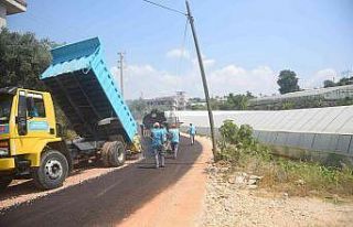 Akdam Mahallesine 2 kilometre asfalt serildi