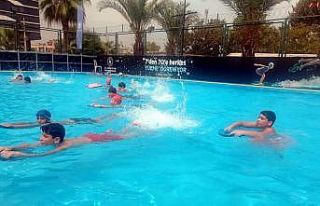 Akdeniz’de ücretsiz yüzme kursları başlıyor