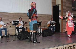 Alaşehir’de saz ekibi izleyenleri coşturdu