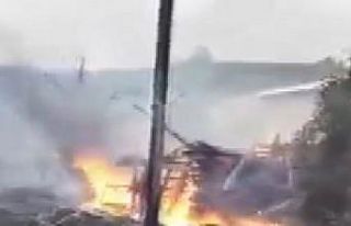 Alevlere teslim olan ahşap ev küle döndü