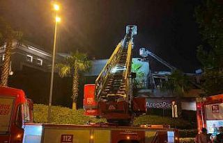 Alışveriş merkezinde korkutan yangın