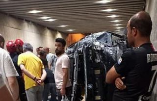 Alt geçitte korkutan kaza: Hurdaya dönen lüks cipten...