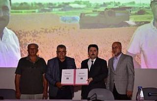 Altıeylül Belediyesi çiftçinin yanında