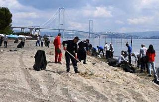 Altınova Hersek Plajı’nda çevre temizliği seferberliği