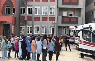 Ambulans ve sağlık hizmetleri öğrencilere tanıtıldı