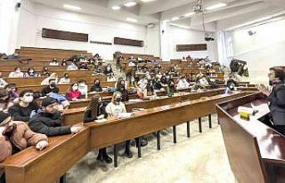 Anadolu İİBF yarım asrı aşan tecrübesiyle başarılı...