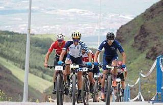 Anadolu’nun zirvesinde pedalladılar