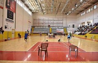 Analig badminton çeyrek finalleri Elazığ’da başladı