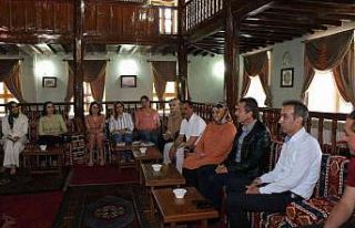 "Anne Beynim Aç" adlı kitabı tahlil ettiler