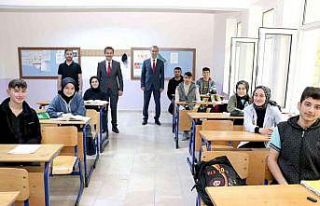 Aslan, Koyulhisar’da okulları ziyaret etti