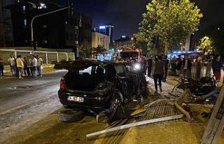 Ataşehir’de sürücüsünün kontrolünü kaybettiği...