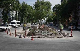 Atatürk Bulvarı’nda refüj ve aydınlatma çalışmaları