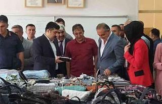 Atık ürünlerden sanata dönüştü