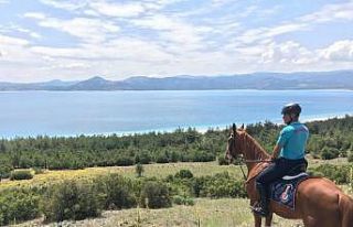 Atlı Jandarma Timi, Salda Gölü çevresinde devriyeye...