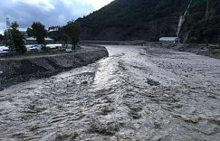 Ayancık’taki tehlike azaldı, çayın seviyesi...
