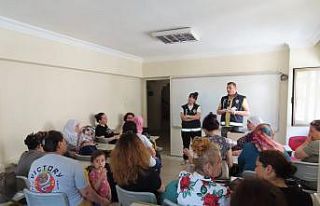 Aydın’da kadınlara KADES tanıtıldı