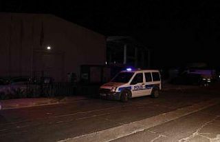 Ayrılma aşamasındaki karısının iş yerinde bir...