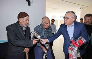 Babalar gününde huzurevine anlamlı ziyaret