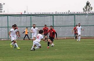 Bağlar Belediyespor futbolda geleceğin yıldızlarını...