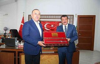 Bakan Çavuşoğlu’ndan valilik ve belediye ziyareti