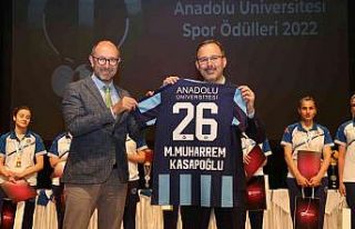 Bakan Kasapoğlu Eskişehir’de öğrencilerle buluştu