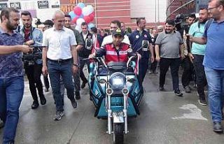 Bakan Kurum ile engelli vatandaş arasında gülümseten...