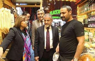 Bakan Nebati’den Fatma Şahin’e gülümseten isot...