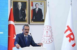Bakan Özer: “İlk kez İngilizce ve Arapça Destekleme...