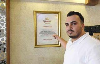 Baklava yapımına yemin ederek başlıyorlar