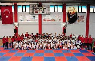 Balçova Belediyesi Spor Okulları kursiyerlerinden...
