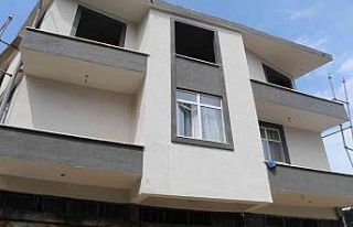 Balkonu var ama balkona çıkış kapısı yok