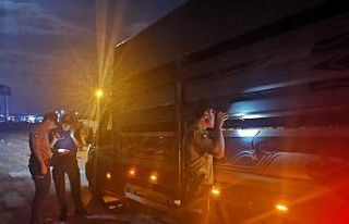 Bangladeşlileri yurt dışına kaçırmaya çalışan...