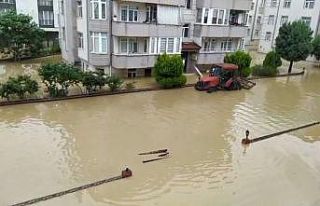 Bartın’da evlerinde mahsur kalanlara traktörle...