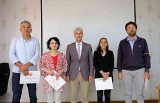 Başarılı akademisyenlere belge takdim edildi