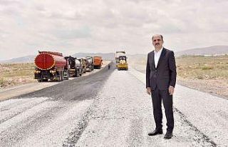 Başkan Altay: “2022’de ilçelerdeki yollara 900...