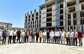 Başkan Çınar, yeni belediye hizmet binası inşaatında...