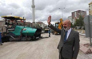 Başkan Çolakbayrakdar asfalt çalışmalarını...