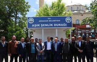 Başkan Demir, kenti modern duraklarla donatıyor