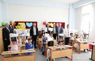 Başkan Palancıoğlu, minik öğrencilere karne dağıttı
