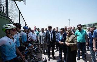Başkan Şahin M. Hayri Özkeçeci Spor Kompleksini...