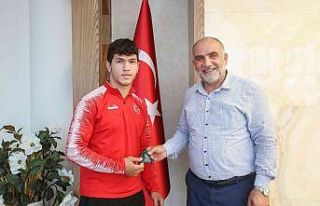 Başkan Sandıkçı: “Ülkemizin gururu oldular”