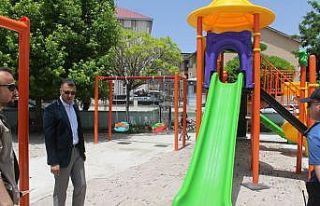 Başkan Vekili Savar, onarımı yapılan parkları...