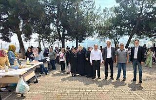 Başkan Yaman okulda açılan hayır panayırına...