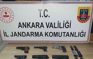 Başkent’te bir araçta 6 adet tabanca bulundu